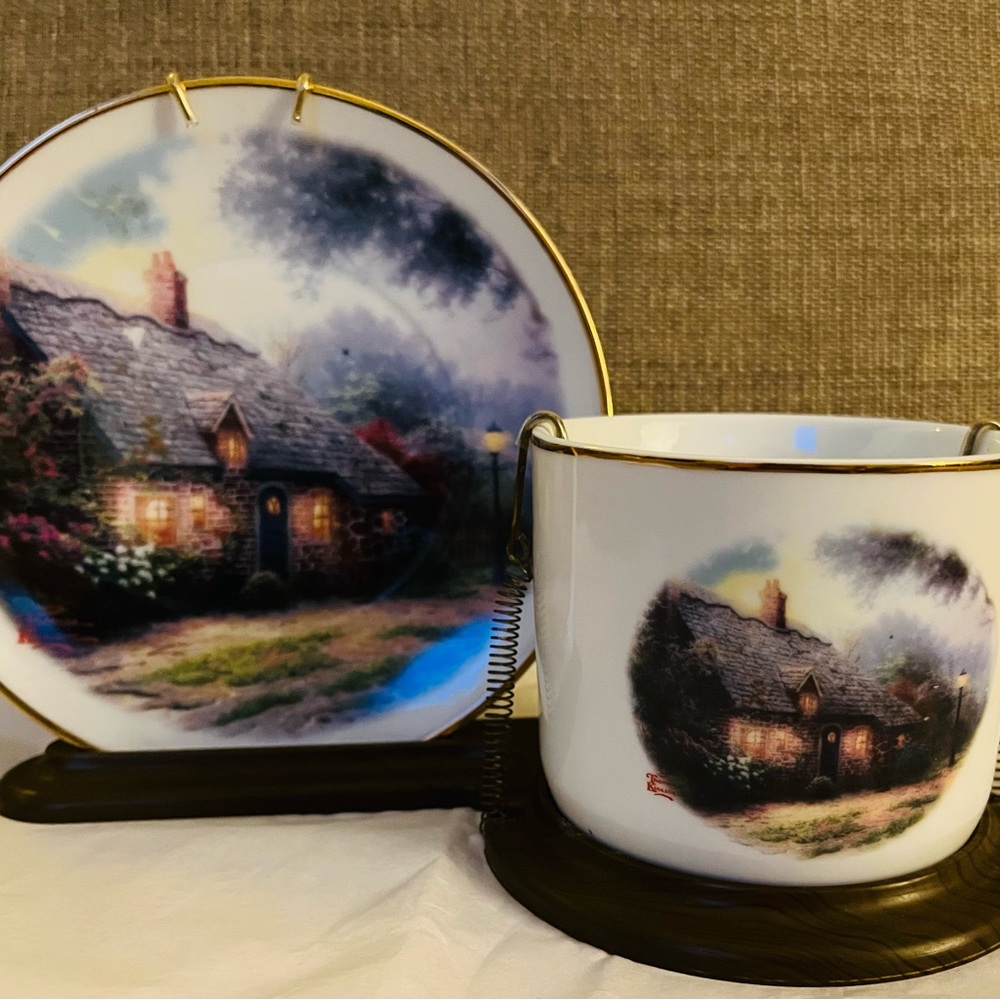 Thomas Kinkade Moonlight cottage Cup & Saucer Display Set